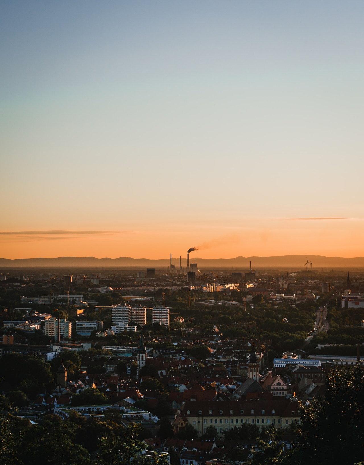 Blick auf Karlsruhe bei Sonnenuntergang